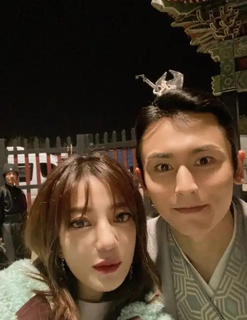 懒理离婚传言赵薇连续解锁高奢代言转身幕后力捧张哲瀚狂吸金豪掷1亿