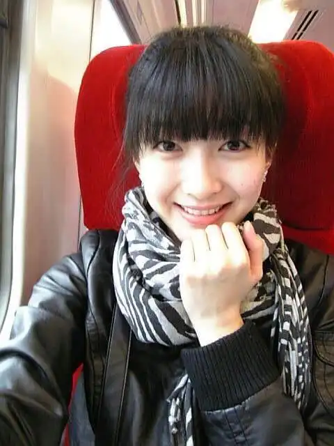 早年江疏影单眼皮也很美,双眼皮更显得成熟妩媚