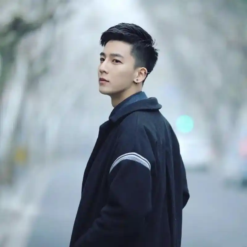 10款"最青春"的男生发型,帅到没朋友!