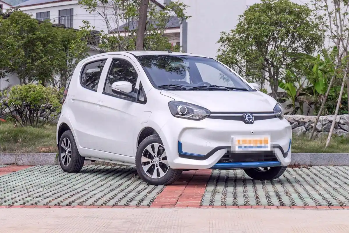 江铃e200n适合年轻人开的,不仅时尚,而且还有动力!