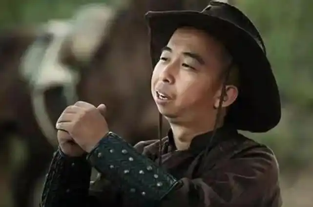 他是娱乐圈"最丑导演",媳妇却貌美如花,今39岁身价过亿