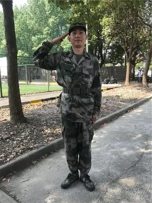 弃医从戎 "白衣战士"终圆军人梦!