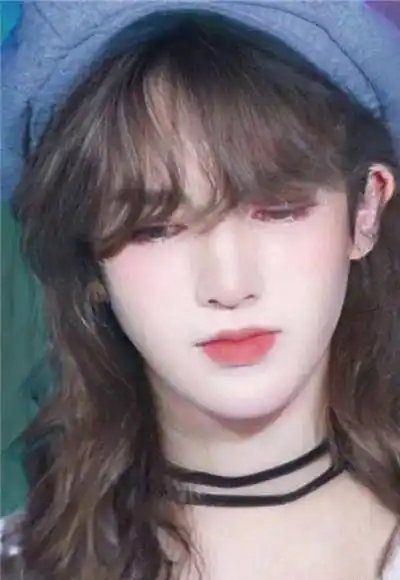 原创女装不输女生的男星朱正廷的甜美看到小李子眼都瞪直了