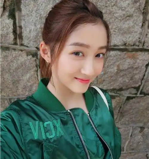 关晓彤换刘海后"反差"很大,霸凌脸变初恋脸,看上去年轻了不少_感觉