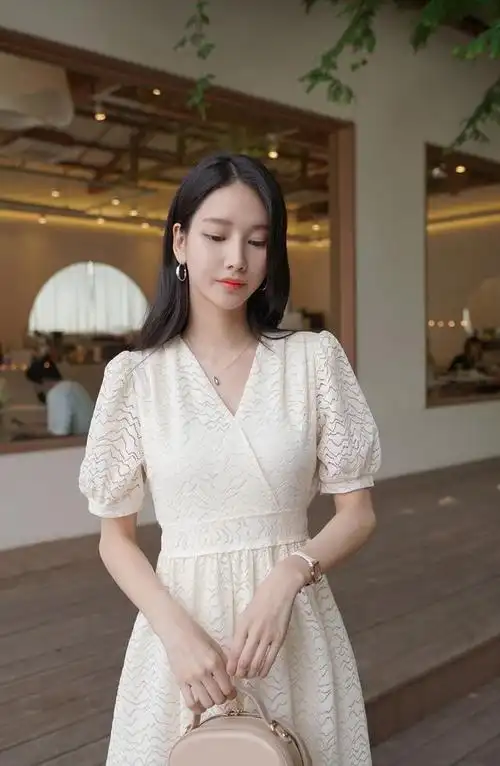 优雅的廓形女人味的巅峰夏日女神的蕾丝连衣裙