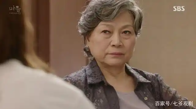 演员金容立因经常出演婆婆角色,给观众留下了一个性格强势的形象.