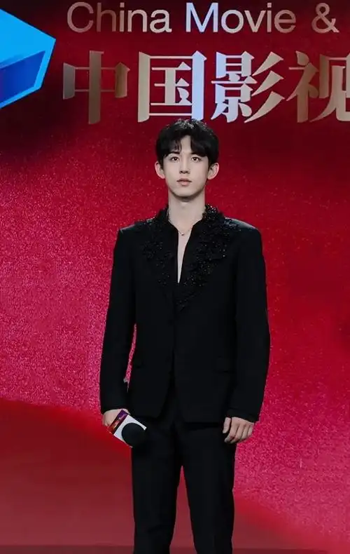 郭俊辰超话光影交织,与角色共鸣,辰哥@郭俊辰_fiction2024#中国影视之