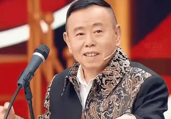 潘长江这番话,逗得母亲破涕为笑,再也不因为儿子的身高耿耿于怀了.