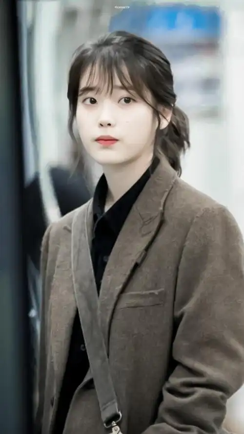 iu李知恩《我的大叔》剧照