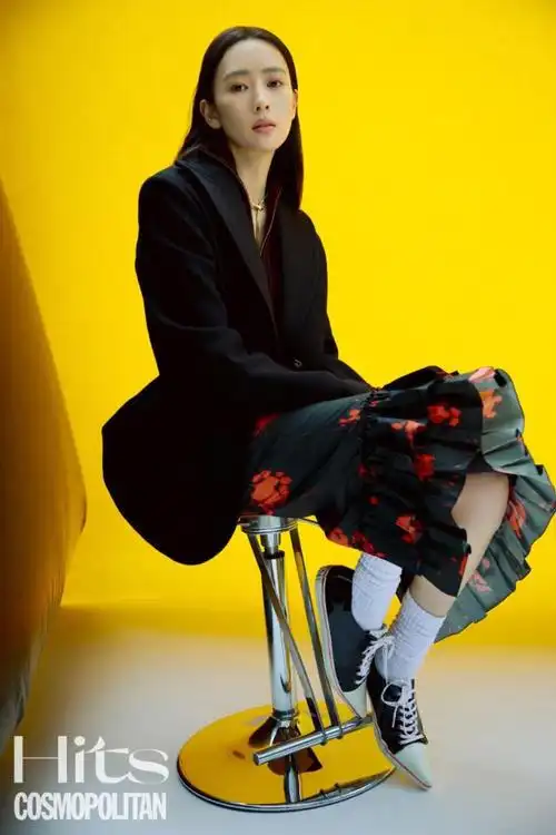 视后"童瑶"彻底放开了!穿职场装霸气侧漏,比章子怡都有女王范