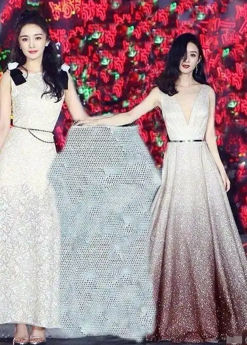 星光大赏大合照!赵丽颖杨幂同台比美,却意外暴露真实身高