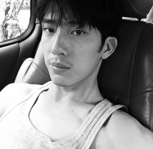 娄烨新片改名?井柏然片场沧桑自拍:我叫杨家栋