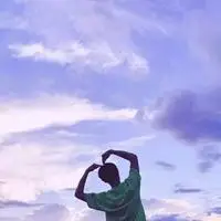 情侣头像一左一右爱心动漫爱心手势情头一左一右配对