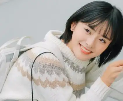 专属18到30岁女生之间最流行的短发!_发型_自然_发丝