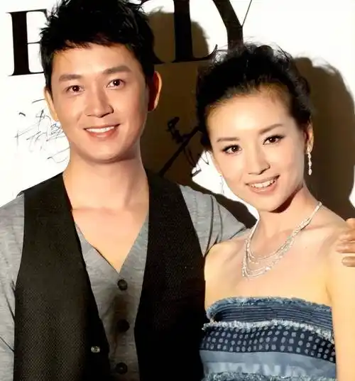 2008年,相恋多年的董洁和潘粤明决定结婚