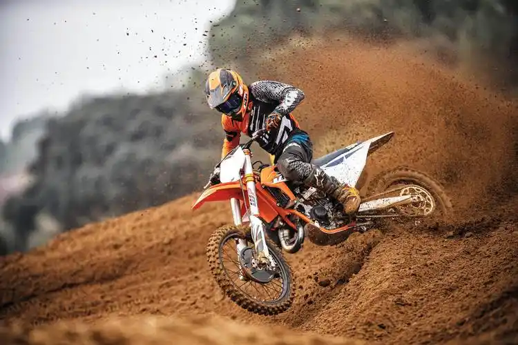 ktm 2022 市售越野赛车 125 sx 户外特写_新车新品_资讯中心_全球摩托