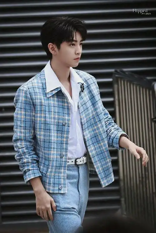 王俊凯到达长沙录hi6 一身蓝色造型好帅气,要被今日份王俊凯迷倒了