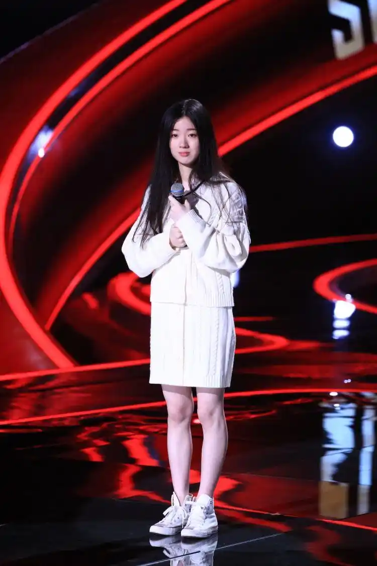 好声音单依纯回应质疑生活中就是这样我没有装