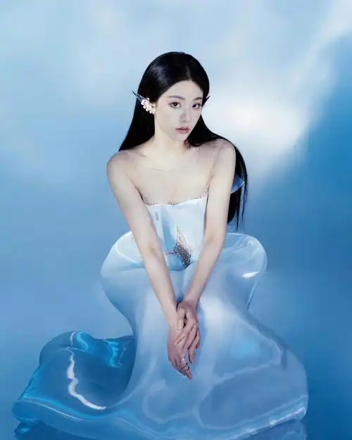 喻言这组照片是人鱼公主上岸了吧