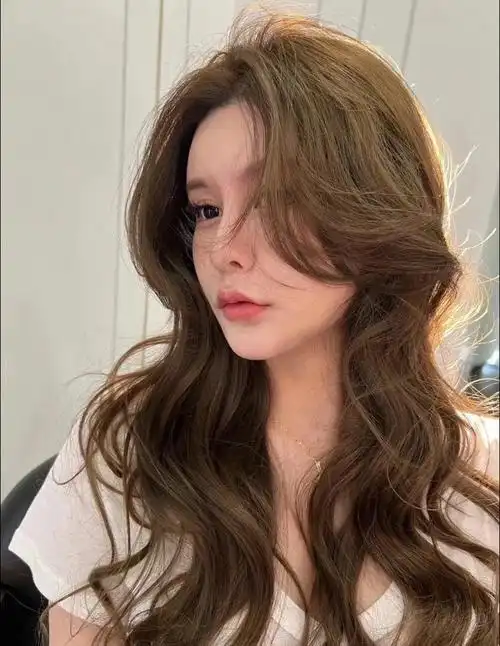 蜜茶棕发色时尚与优雅并存的一款发色