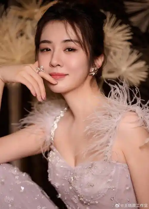 竟被张翰袭胸._王晓晨_袁梦_毛晓彤