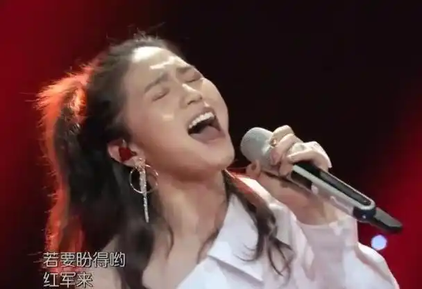 黄英,一位独具魅力的艺术家,她的作品总能触动人心.