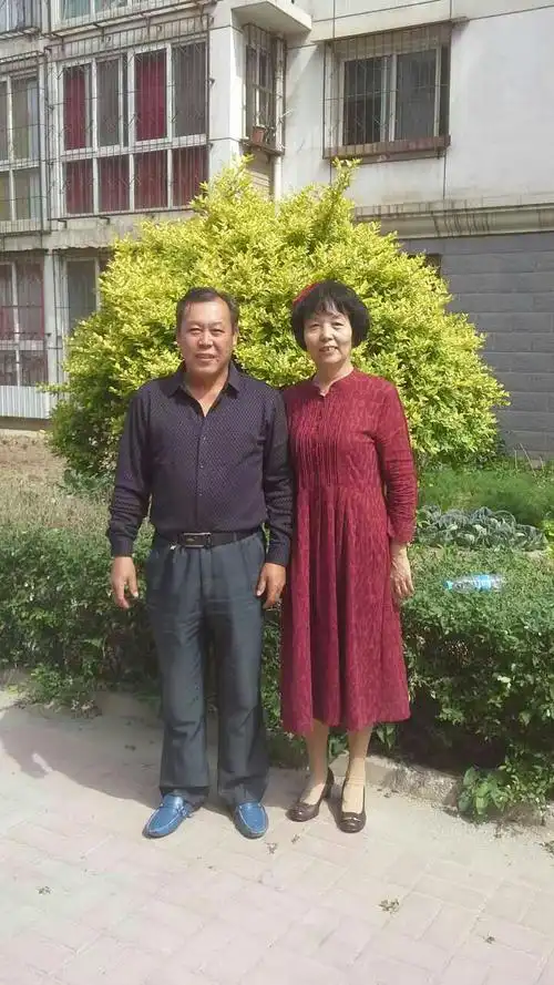 2o16年5月8曰母亲节同学相聚在周恩萍儿子的婚礼中.双喜