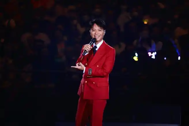 李克勤超话倾情演唱多首经典歌曲,梁玉莹,伍珂玥担任演唱嘉宾.