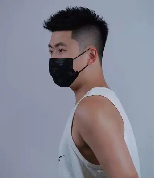 经常留短发的男生怎么改变发型(男生发型怎么打理)