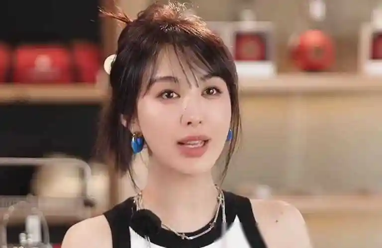 还没翻红先翻车李菲儿早年旧照曝光引热议