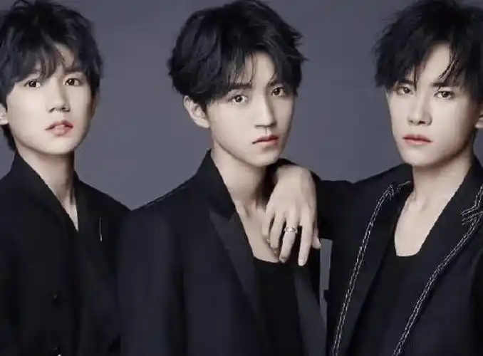 看到王俊凯和易烊千玺"新身份"才懂,内娱留给王源的时间不多了