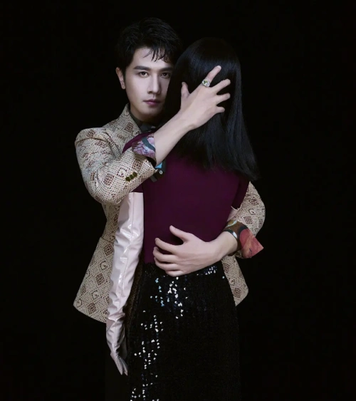 彭冠英顶流梦碎后越发油腻与蔡文静拍杂志被嘲像保暖内衣模特