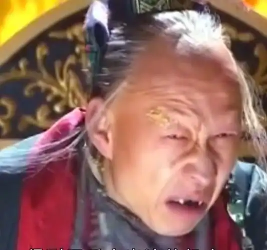 他就是06版神雕侠侣中的裘千尺,原本这是个女性角色,但李明凭借着自己