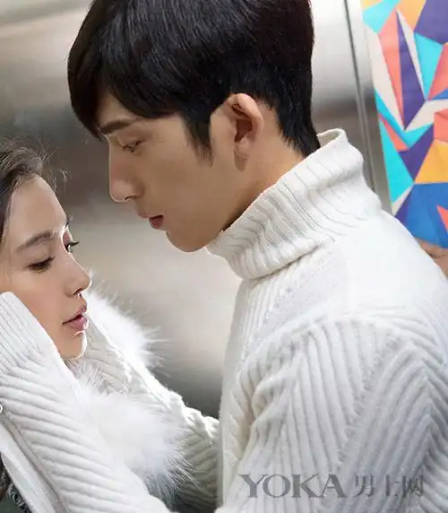 get杨洋井柏然学长白衣穿搭技能 入学你是男神!