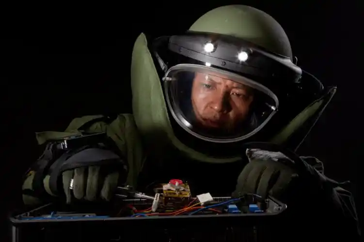 距离爆炸不到600秒他成功拆弹