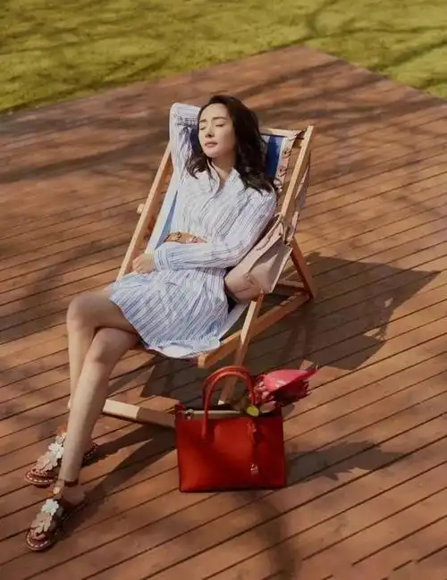 宋祖儿娜扎蔡依林baby各种明星爱穿的凉鞋都在这儿了