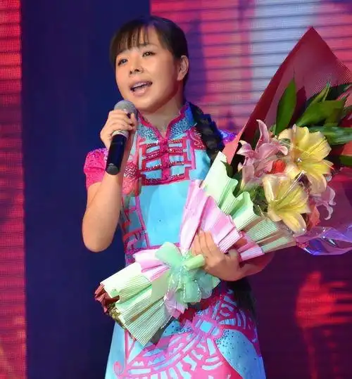 回顾王二妮:成名后放弃百万年薪嫁给农村小伙,婆婆态度她不后悔