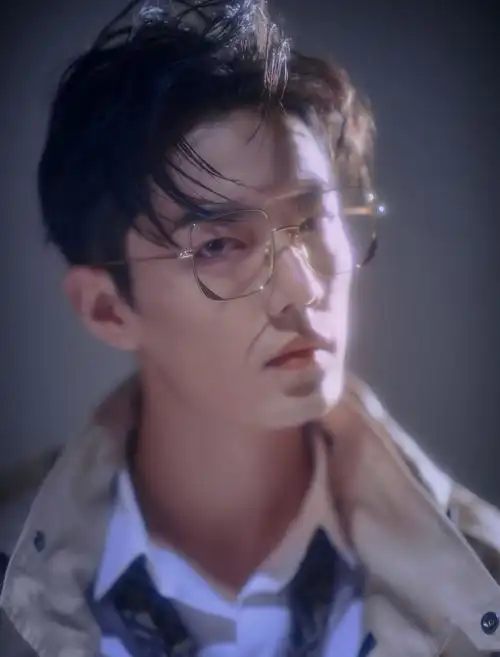 肖战眼镜杀来一组,矜持的贵公子_高清图集_新浪网