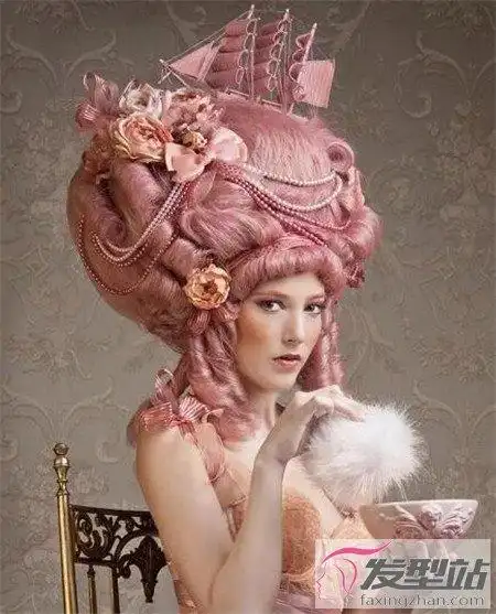 复古风宫廷盘发 优雅高贵宛如王后