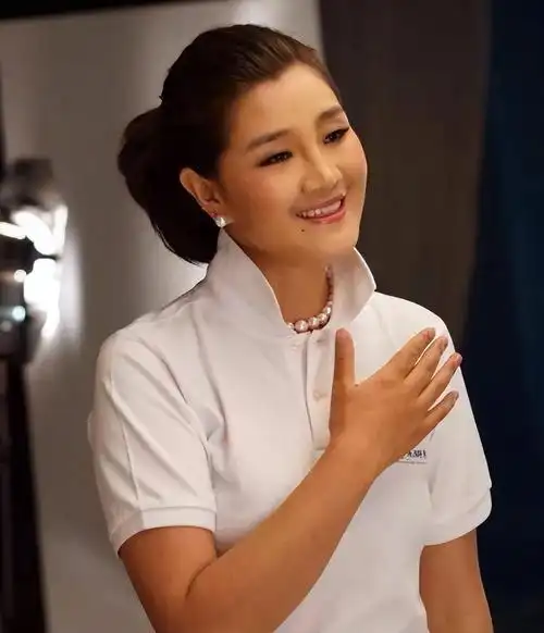 回顾降央卓玛:因丈夫太帅曾疯狂倒追,为爱改掉暴脾气做小女人