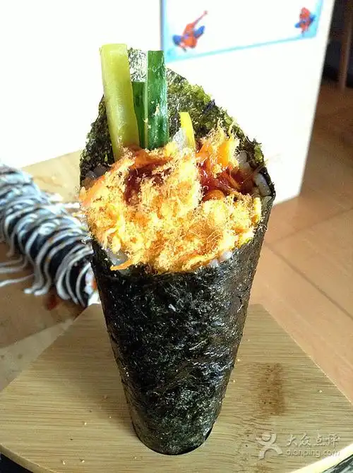 牛肉松手卷,我自己吃掉的,肉松很好吃,吃到下面还有肉松呢