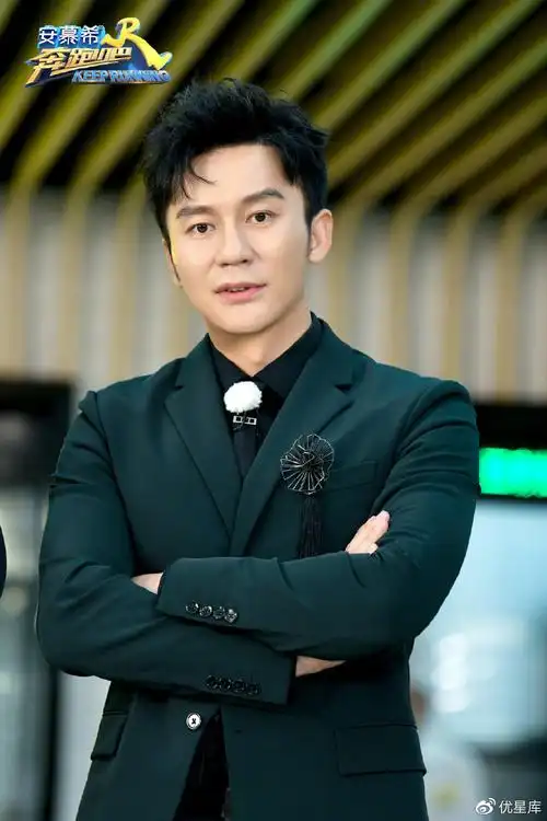 新一季奔跑吧今晚开跑李晨化身李小牛开启全新的人生旅程