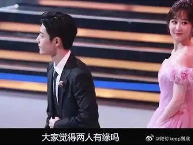 对比肖战杨紫两年同台的变化肖战这个动作一直没变过