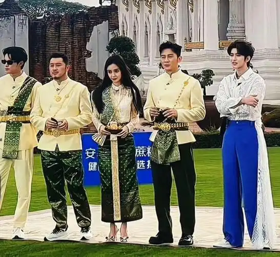在路透图中看到了angelababy,王鹤棣,白鹿,蔡徐坤,宋雨琦,范丞丞,周深