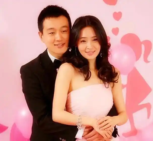 纪实于明加结婚13年,只生孩子不做饭,丈夫一家人把她宠成"宝"