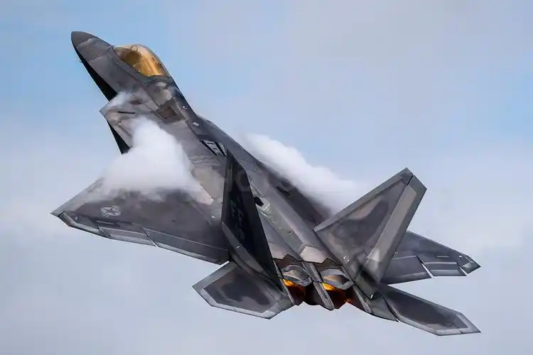 美国f22隐形战斗机一些少见的角度微小细节处处暗藏杀机