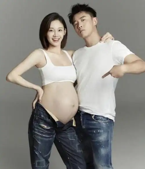 郑恺苗苗三胎孩子疑已出生宝宝满月纪念足印曝光3