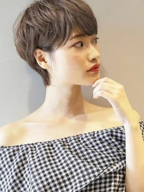 女士短发别乱剪,选这四种就对了,很美很时尚|发型|刘海|脸型_网易订阅