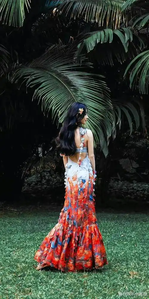 女星背影大合集杨颖像黑天鹅迪丽热巴大秀肩胛骨太瘦了