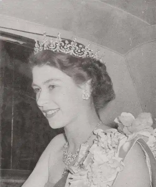 灵柩首次公开,英国女王踏上最后的伦敦之旅_城堡_巴尔莫勒尔_阿伯丁